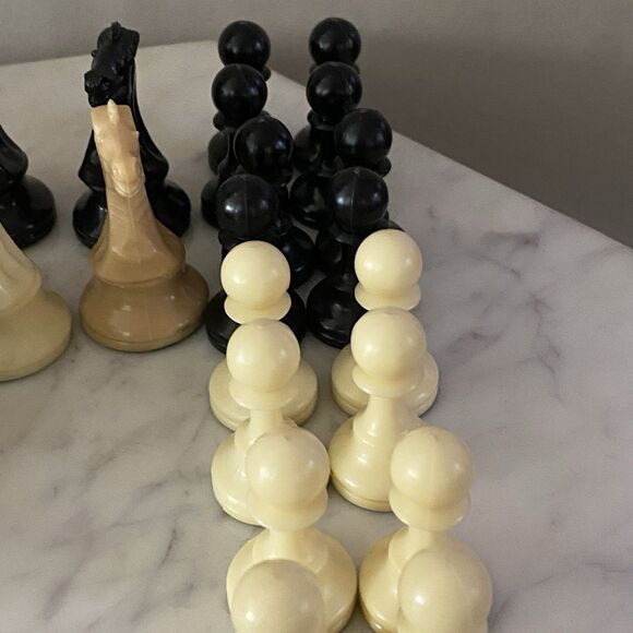 Vtg Chess Pieces 32 in total mixed Black & Natural off white Pieces Felt Bottoms - Picture 2 of 9